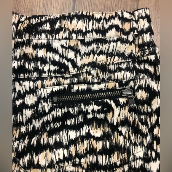 CLUB MONACO ANIMAL PRINT MINI SKIRT in size 6 - Picture 4 of 5
